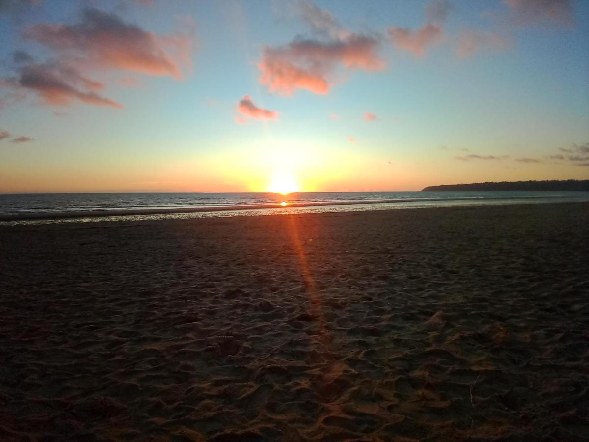 Gite Les Trefles Proche De La Plage En Baie Du Mont St Michel Carolles Extérieur photo